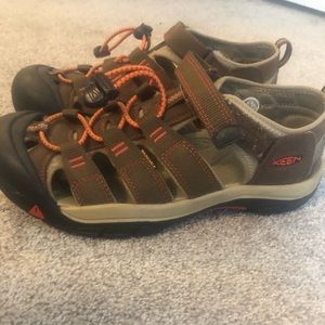 Keen, youth size 6, brown and orange Newport H2 sandals.